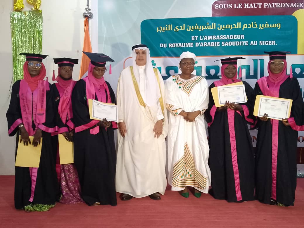 Sortie de la 14eme promotion de l’Institut Supérieur de Formation des professeurs de CEG franco-arabe Amir Sultan de Niamey